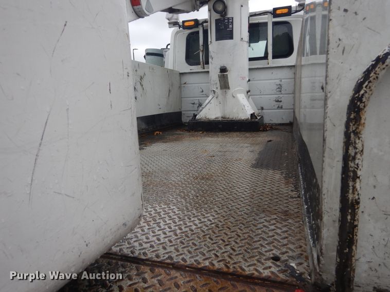 image for item DH5241 2007 International 4200  bucket truck