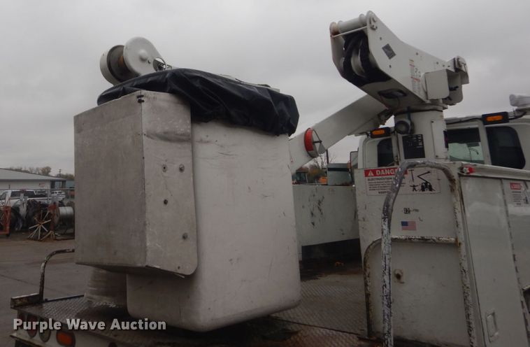 image for item DH5241 2007 International 4200  bucket truck