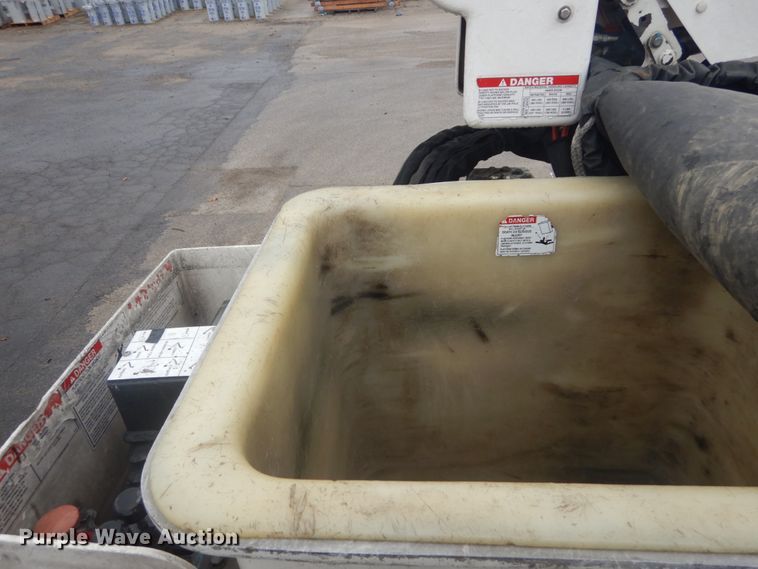 image for item DH5241 2007 International 4200  bucket truck