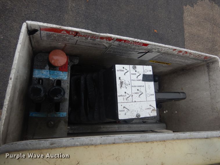 image for item DH5241 2007 International 4200  bucket truck