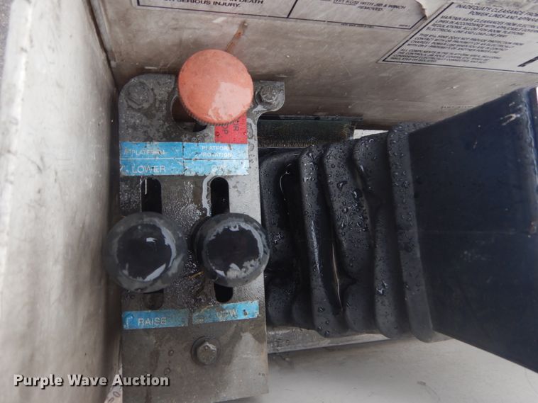 image for item DH5241 2007 International 4200  bucket truck