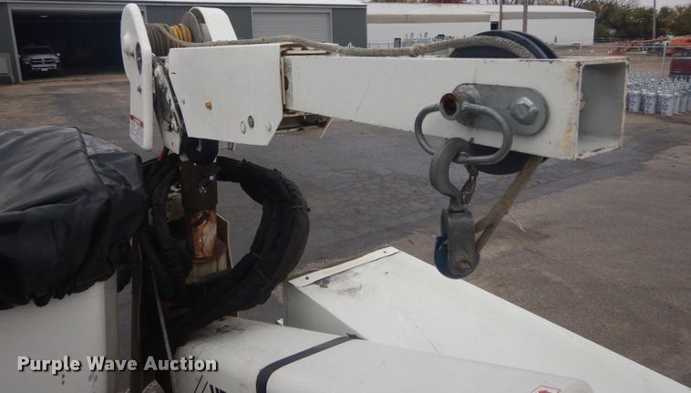 image for item DH5241 2007 International 4200  bucket truck