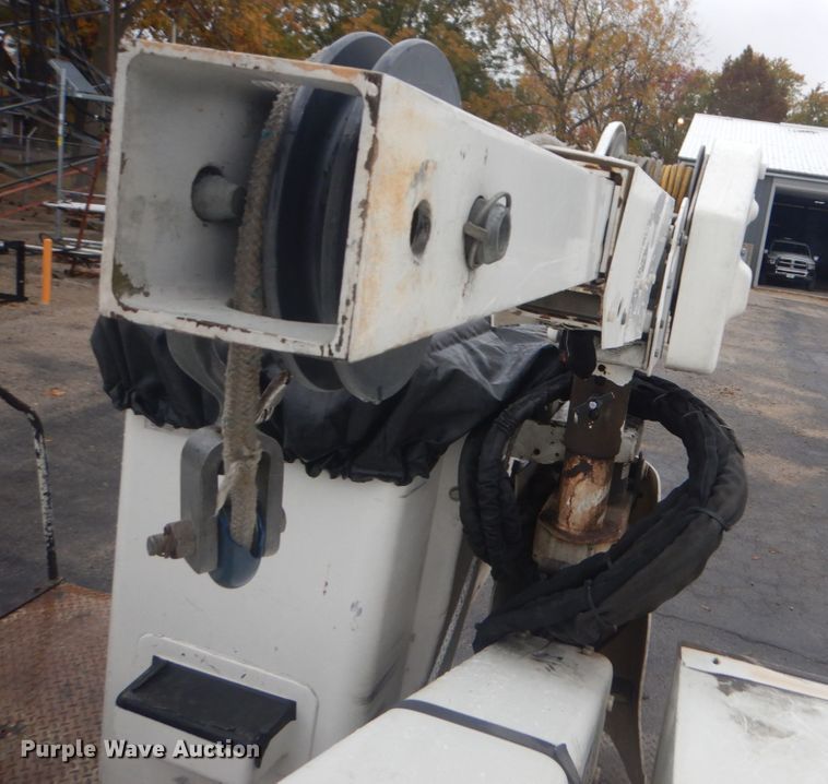 image for item DH5241 2007 International 4200  bucket truck