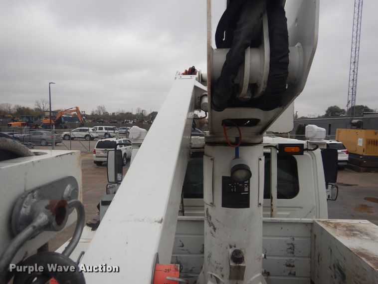 image for item DH5241 2007 International 4200  bucket truck