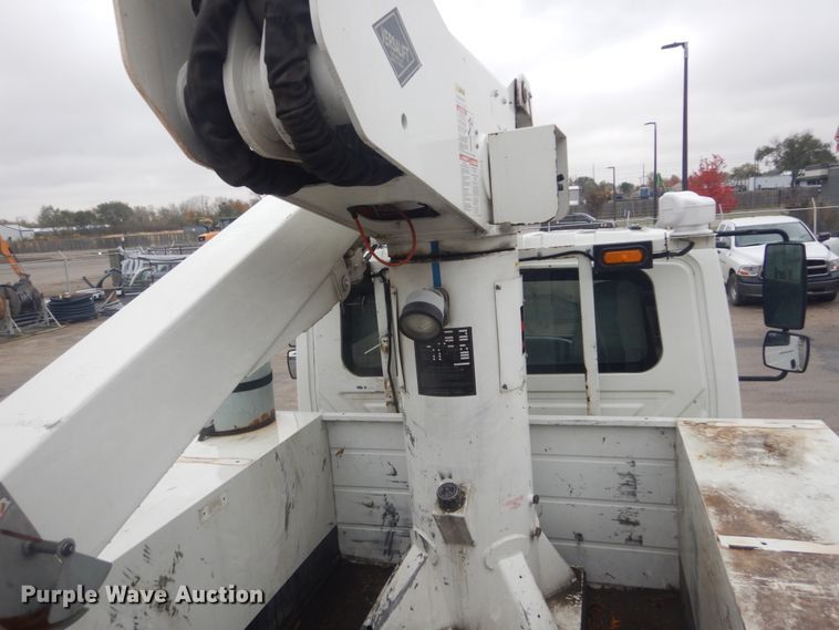 image for item DH5241 2007 International 4200  bucket truck