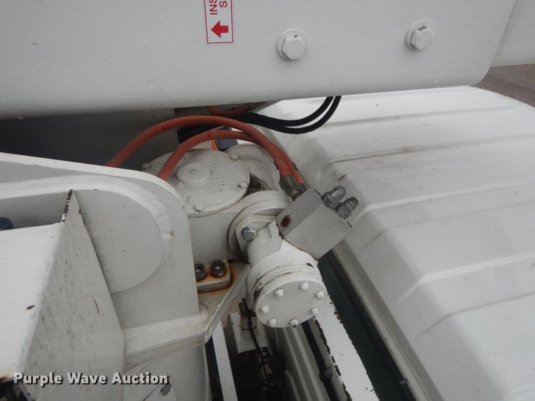 image for item DH5241 2007 International 4200  bucket truck