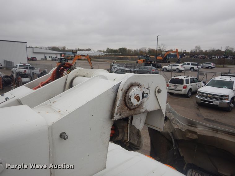image for item DH5241 2007 International 4200  bucket truck