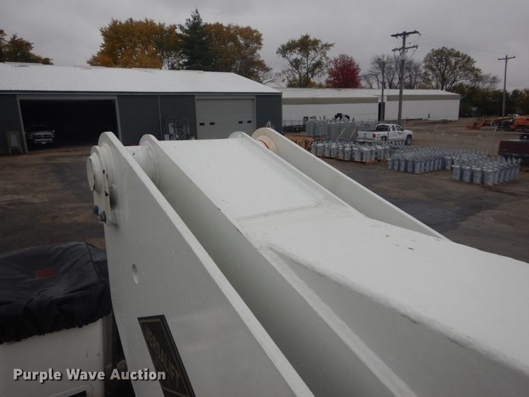 image for item DH5241 2007 International 4200  bucket truck