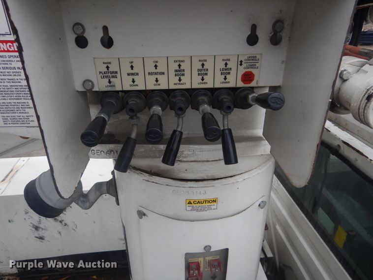 image for item DH5241 2007 International 4200  bucket truck