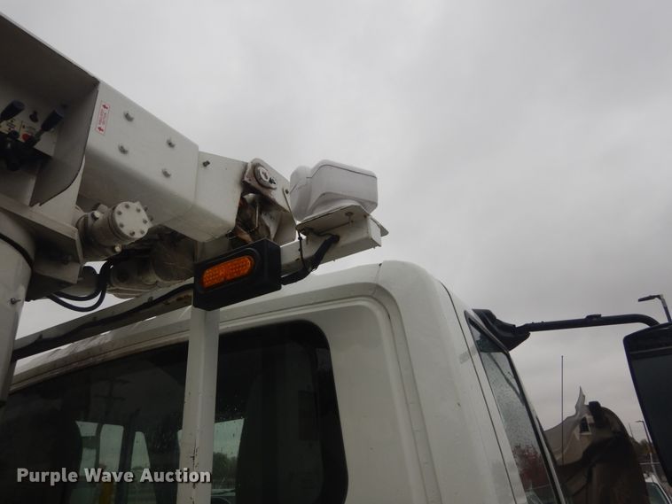 image for item DH5241 2007 International 4200  bucket truck