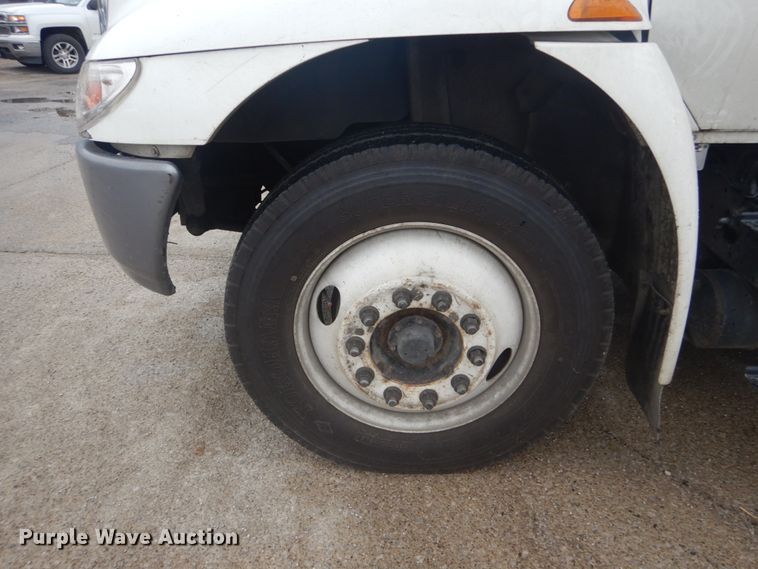 image for item DH5241 2007 International 4200  bucket truck