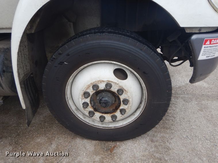 image for item DH5241 2007 International 4200  bucket truck