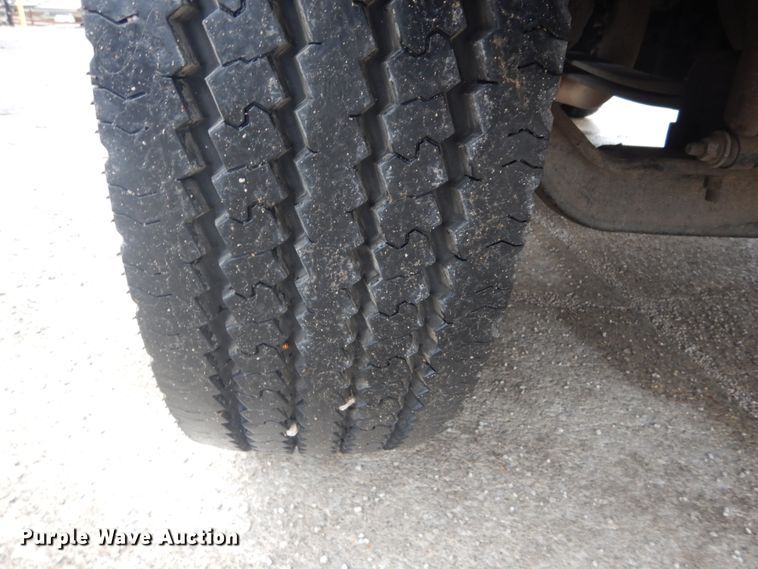 image for item DH5241 2007 International 4200  bucket truck