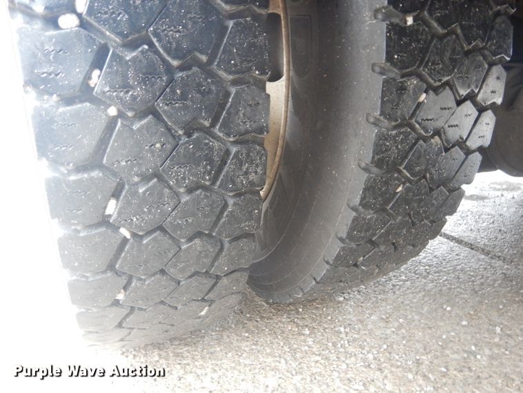 image for item DH5241 2007 International 4200  bucket truck