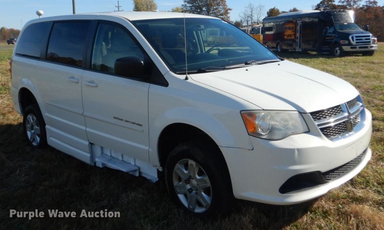 image for item DH5246 2011 Dodge Grand Caravan  Braun Entervan handicap accessible van