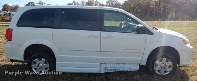 image for item DH5246 2011 Dodge Grand Caravan  Braun Entervan handicap accessible van