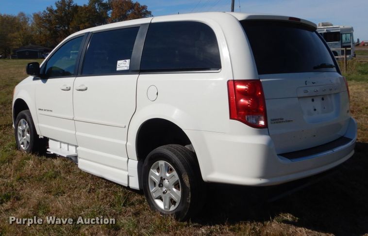 image for item DH5246 2011 Dodge Grand Caravan  Braun Entervan handicap accessible van