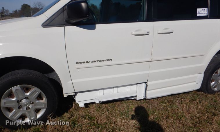 image for item DH5246 2011 Dodge Grand Caravan  Braun Entervan handicap accessible van
