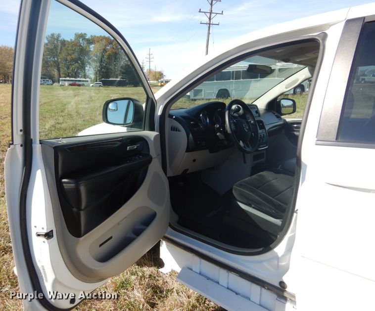 image for item DH5246 2011 Dodge Grand Caravan  Braun Entervan handicap accessible van