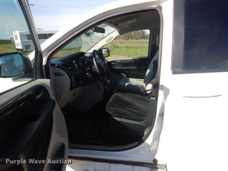 image for item DH5246 2011 Dodge Grand Caravan  Braun Entervan handicap accessible van