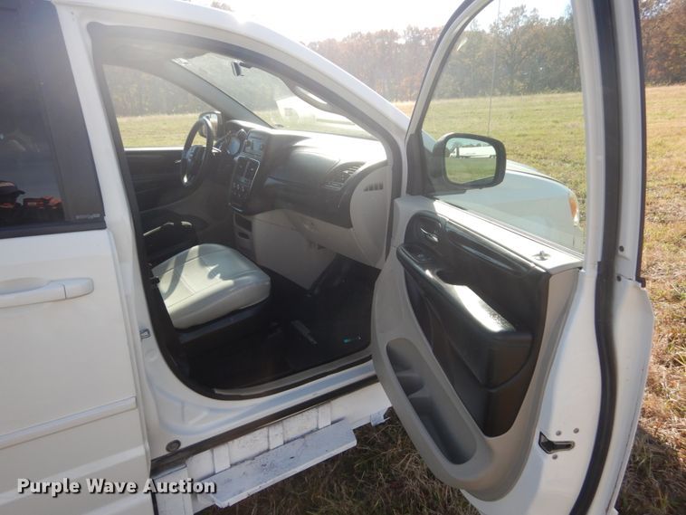 image for item DH5246 2011 Dodge Grand Caravan  Braun Entervan handicap accessible van