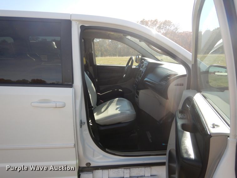 image for item DH5246 2011 Dodge Grand Caravan  Braun Entervan handicap accessible van