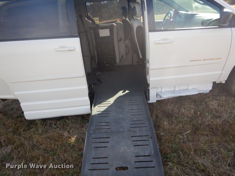 image for item DH5246 2011 Dodge Grand Caravan  Braun Entervan handicap accessible van