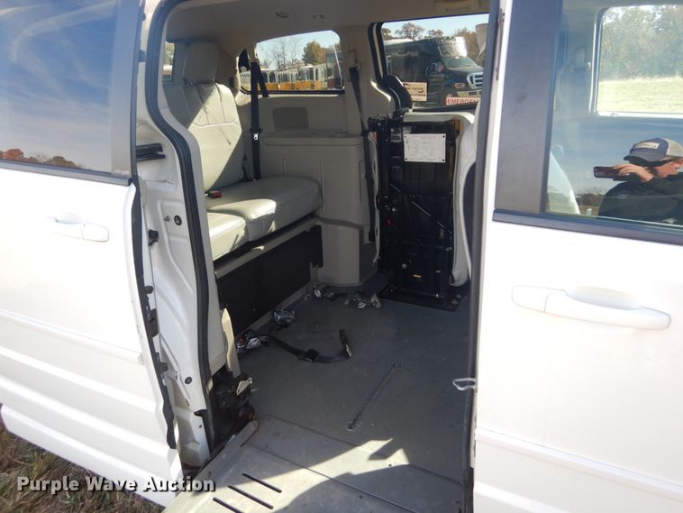 image for item DH5246 2011 Dodge Grand Caravan  Braun Entervan handicap accessible van
