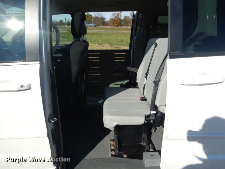 image for item DH5246 2011 Dodge Grand Caravan  Braun Entervan handicap accessible van