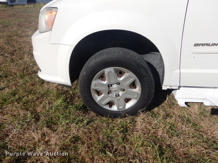 image for item DH5246 2011 Dodge Grand Caravan  Braun Entervan handicap accessible van