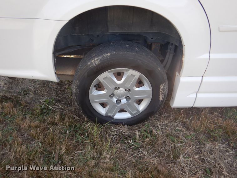 image for item DH5246 2011 Dodge Grand Caravan  Braun Entervan handicap accessible van