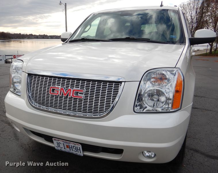 image for item DH7008 2013 GMC Yukon XL SLT  SUV