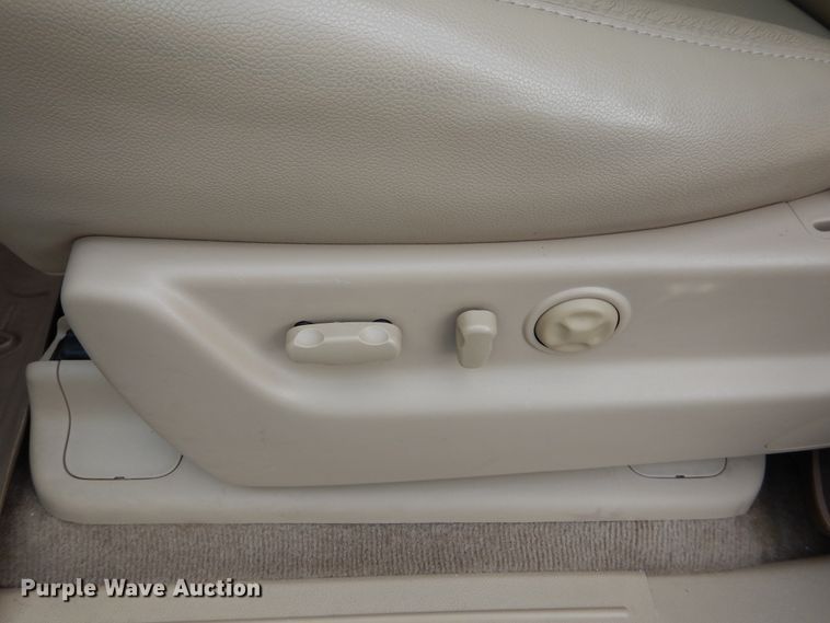 image for item DH7008 2013 GMC Yukon XL SLT  SUV