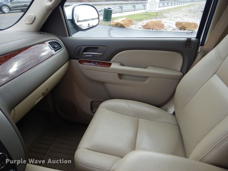 image for item DH7008 2013 GMC Yukon XL SLT  SUV