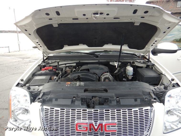 image for item DH7008 2013 GMC Yukon XL SLT  SUV