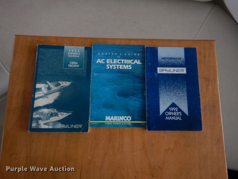 image for item DI0496 1993 Bayliner 3055 Cierra Sunbridge  boat