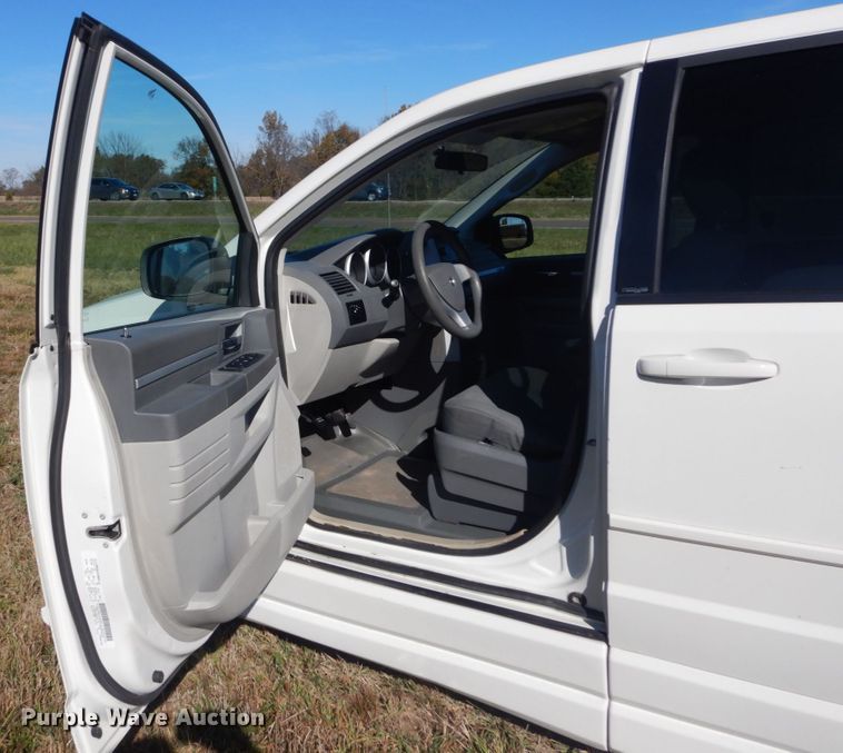 image for item DI0999 2009 Dodge Grand Caravan  Braun Entervan handicap accessible van