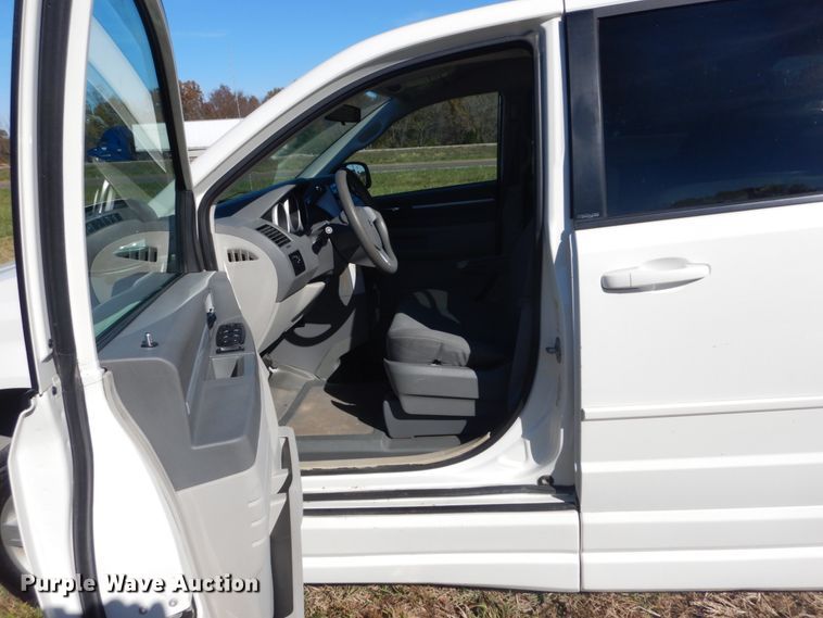 image for item DI0999 2009 Dodge Grand Caravan  Braun Entervan handicap accessible van