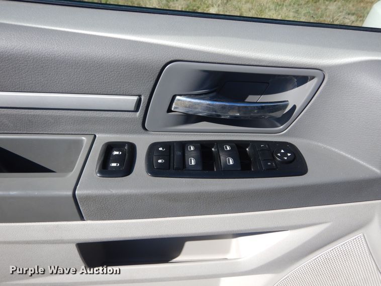 image for item DI0999 2009 Dodge Grand Caravan  Braun Entervan handicap accessible van