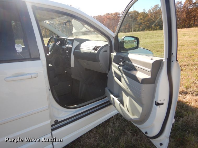 image for item DI0999 2009 Dodge Grand Caravan  Braun Entervan handicap accessible van