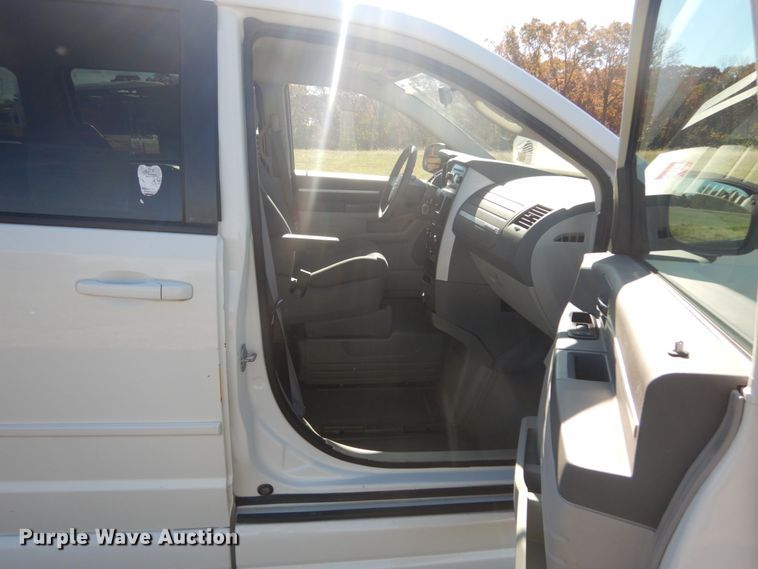 image for item DI0999 2009 Dodge Grand Caravan  Braun Entervan handicap accessible van