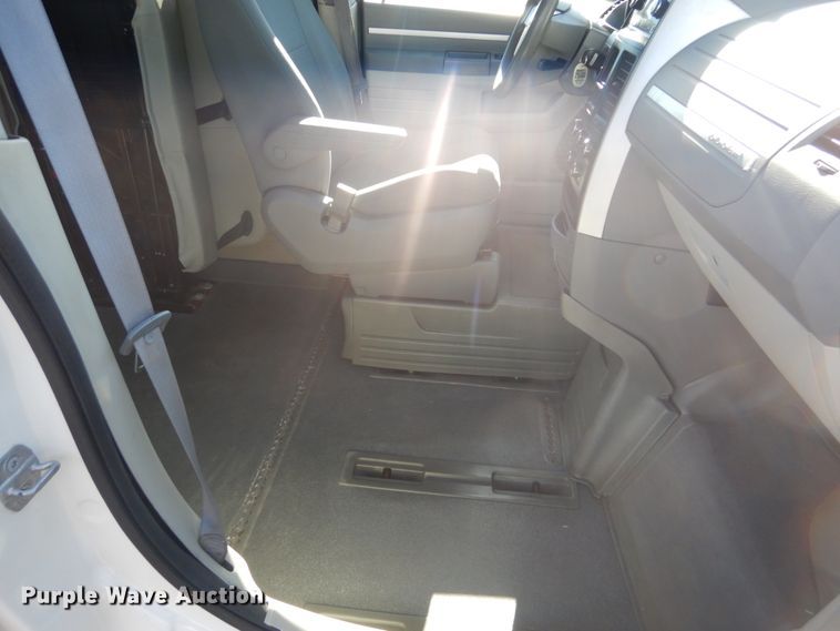 image for item DI0999 2009 Dodge Grand Caravan  Braun Entervan handicap accessible van