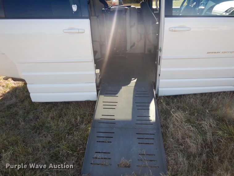image for item DI0999 2009 Dodge Grand Caravan  Braun Entervan handicap accessible van