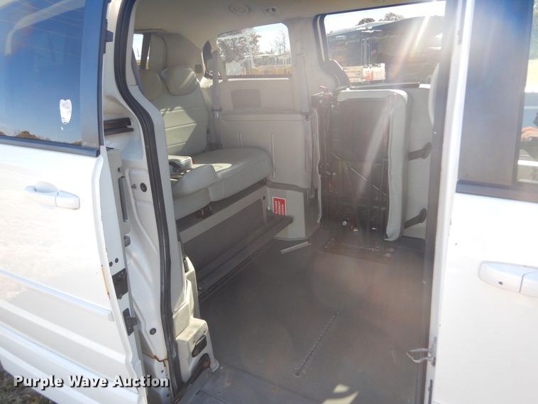 image for item DI0999 2009 Dodge Grand Caravan  Braun Entervan handicap accessible van