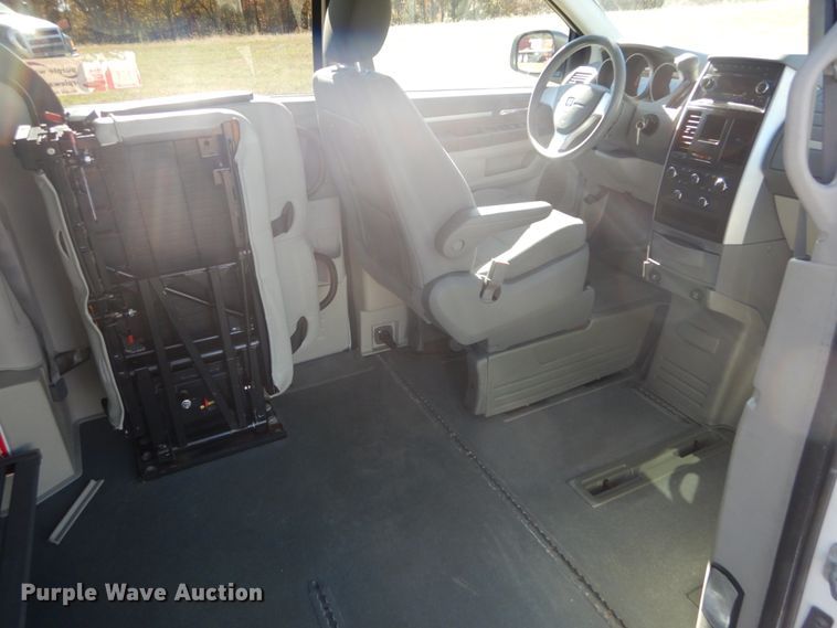 image for item DI0999 2009 Dodge Grand Caravan  Braun Entervan handicap accessible van