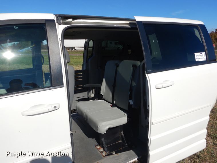 image for item DI0999 2009 Dodge Grand Caravan  Braun Entervan handicap accessible van