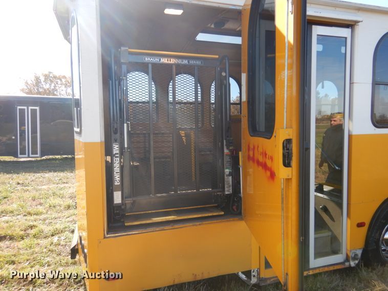 image for item DI1001 2010 Freightliner Villager 208  trolley