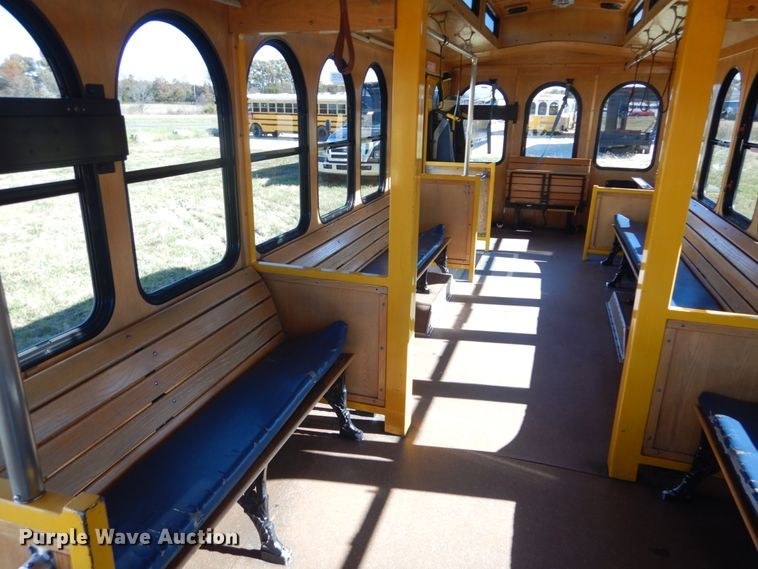 image for item DI1002 2010 Freightliner Villager 208  trolley