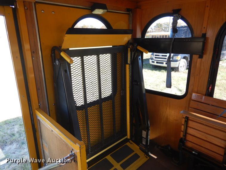 image for item DI1002 2010 Freightliner Villager 208  trolley