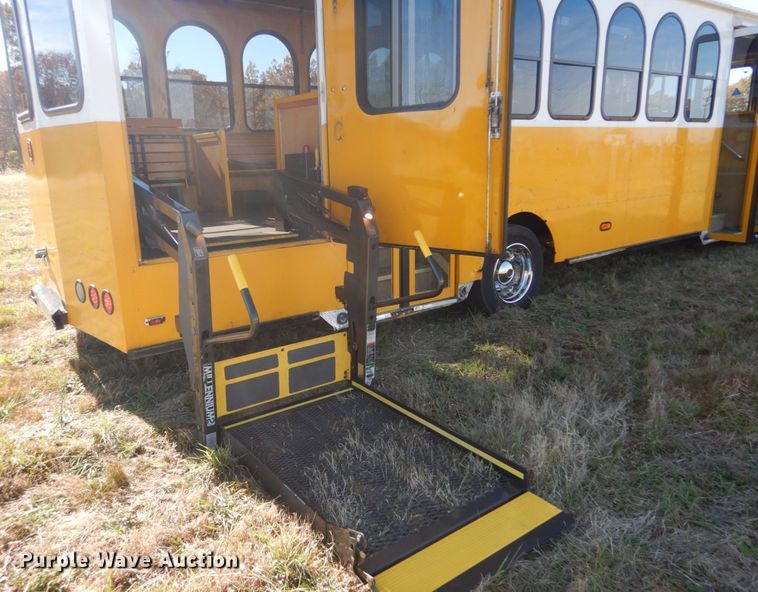 image for item DI1002 2010 Freightliner Villager 208  trolley